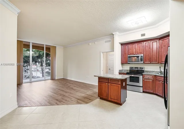 4th image of 3001 Ne 185Th St #219, Miami, FL 33180 | MLS# A12019302