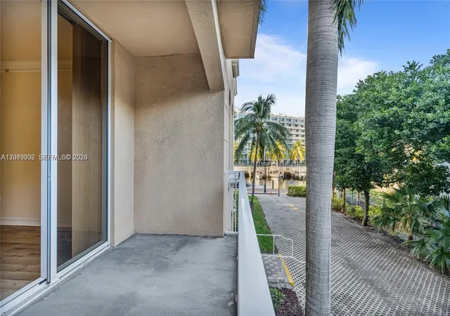 5th image of 3001 Ne 185Th St #219, Miami, FL 33180 | MLS# A12019302