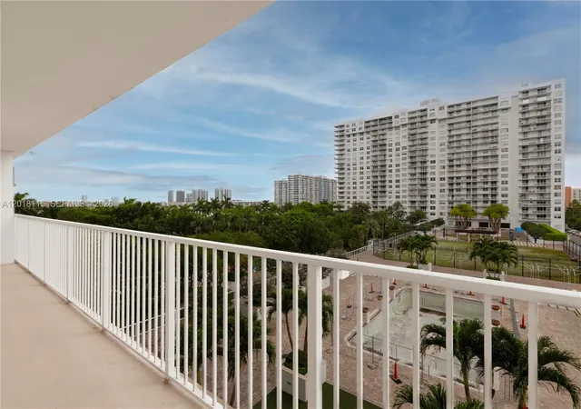 4th image of 2851 Ne 183Rd St #504E, Aventura, FL 33160 | MLS# A12018115