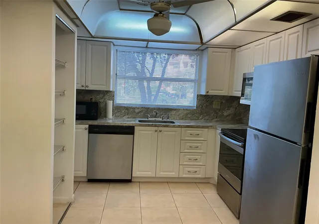 4th image of 9481 Sunrise Lakes Blvd #102, Sunrise, FL 33322 | MLS# B26028755