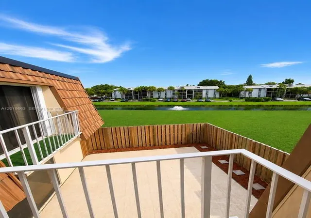 26th image of 824 Blue Ridge Cir, West Palm Beach, FL 33409 | MLS# A12019563