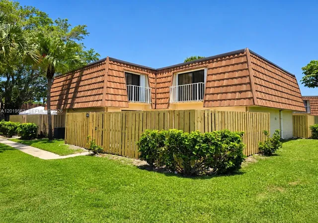 1st image of 824 Blue Ridge Cir, West Palm Beach, FL 33409 | MLS# A12019563