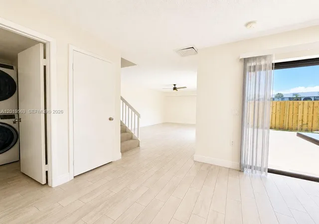 5th image of 824 Blue Ridge Cir, West Palm Beach, FL 33409 | MLS# A12019563