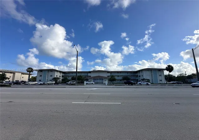 Homes for sale in Pompano Beach, FL | 1050 E Sample Rd #208, Pompano Beach, FL 33064 | MLS# A12019142