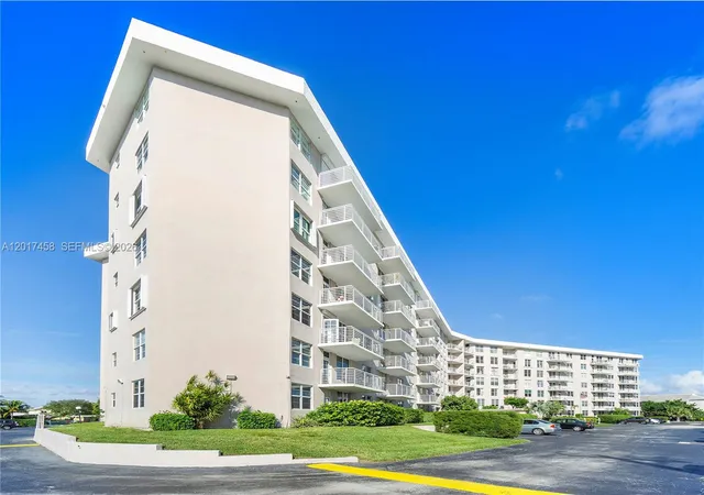 2nd image of 2851 S Ocean Blvd #7U, Boca Raton, FL 33432 | MLS# A12017458