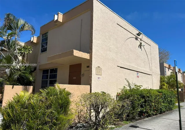2nd image of 6133 Sw 69th St #38, South Miami, FL 33143 | MLS# A12012742