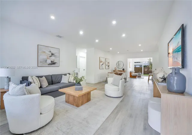 5th image of 40 Se 3Rd Ter, Dania, FL 33004 | MLS# A12019602