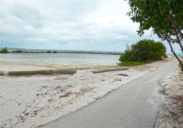 3rd image of 8 Ocean View Blvd, Key Largo, FL 33037 | MLS# A12019642