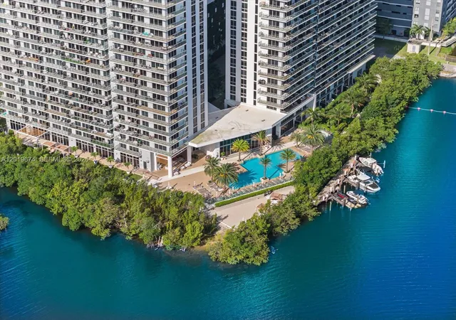 3rd image of 16385 Biscayne Blvd #3103, North Miami Beach, FL 33160 | MLS# A12019674