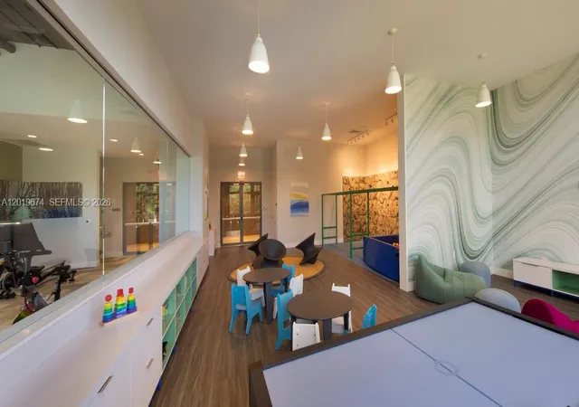 2nd image of 16385 Biscayne Blvd, North Miami Beach, FL 33160