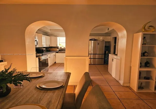 4th image of 571 Ne 172Nd St, North Miami Beach, FL 33162 | MLS# A12019685