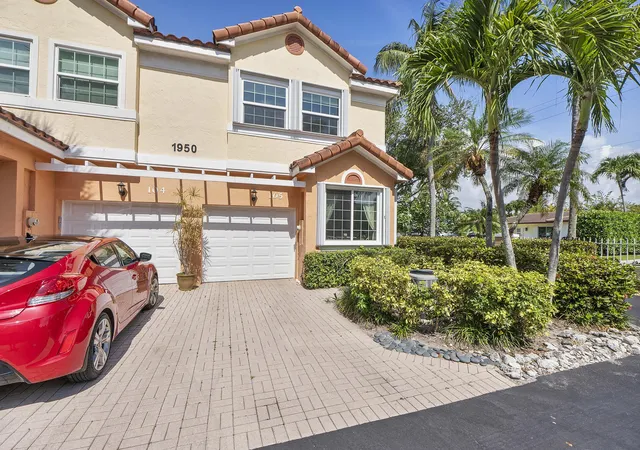 Homes for sale in Deerfield Beach, FL | 1950 Ne 7Th St #105, Deerfield Beach, FL 33441 | MLS# B26028967
