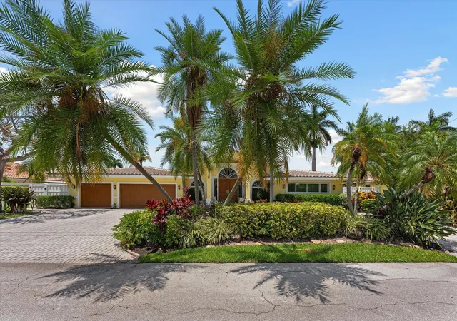 Homes for sale in Lighthouse Point, FL | 2141 Ne 29th St, Lighthouse Point, FL 33064 | MLS# B26029044
