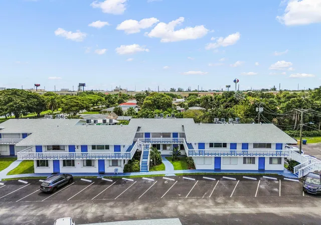 18th image of 1950 Lake Osborne Dr #9, Lake Worth Beach, FL 33461 | MLS# B26029104