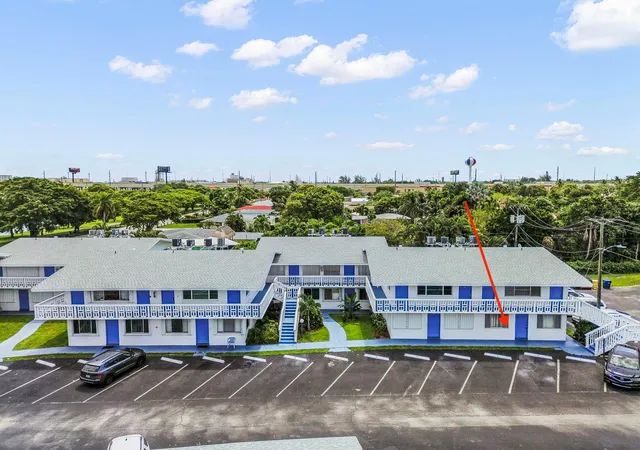 2nd image of 1950 Lake Osborne Dr #9, Lake Worth Beach, FL 33461 | MLS# B26029104