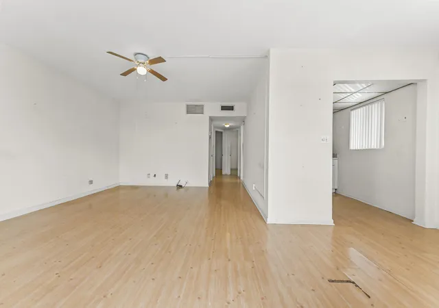 3rd image of 1950 Lake Osborne Dr #9, Lake Worth Beach, FL 33461 | MLS# B26029104