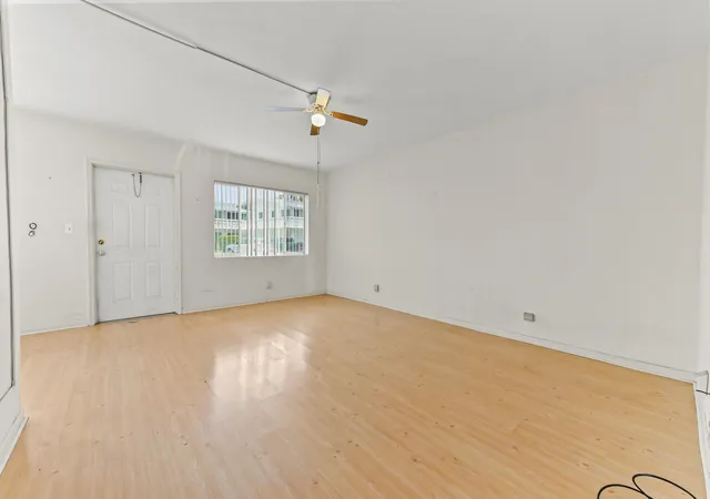4th image of 1950 Lake Osborne Dr #9, Lake Worth Beach, FL 33461 | MLS# B26029104