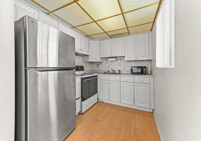 5th image of 1950 Lake Osborne Dr #9, Lake Worth Beach, FL 33461 | MLS# B26029104
