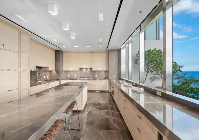 5th image of 800 S Pointe Dr, Miami, FL 33139