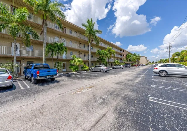 2nd image of 330 Ne 26th Ave #1120, Boynton Beach, FL 33435 | MLS# A12017951