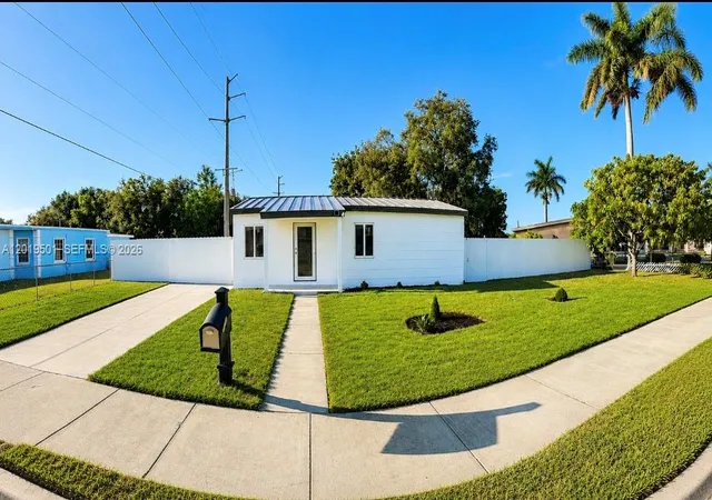 Homes for sale in Miami Gardens, FL | 1881 Nw 157Th St, Miami Gardens, FL 33054 | MLS# A12019501