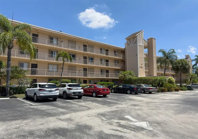 Homes for sale in Delray Beach, FL | 7145 Huntington Ln #303, Delray Beach, FL 33446 | MLS# A12020307