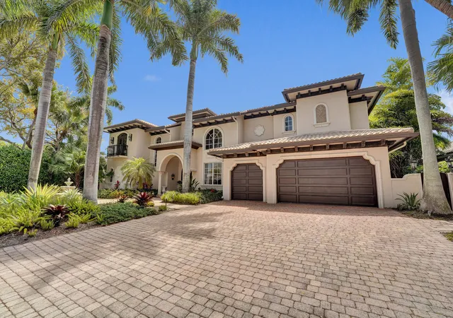 Single family home for sale at 1212 E Lake Dr, Fort Lauderdale, FL 33316 | MLS# B26029395