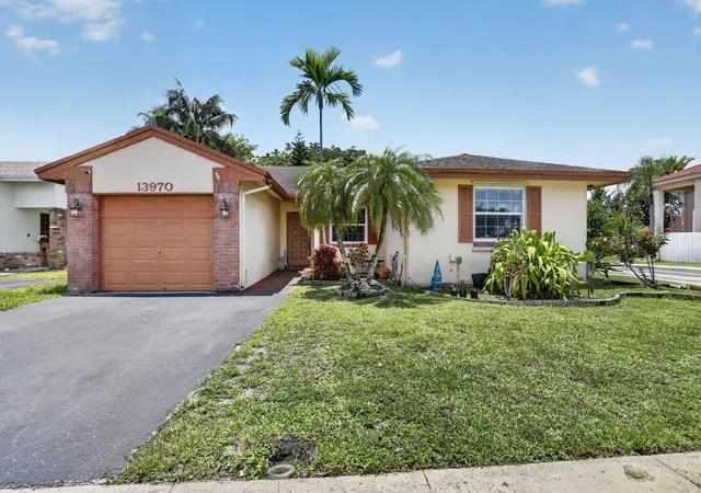 Homes for sale in Davie, FL | 13970 Oaklawn Pl, Davie, FL 33325 | MLS# B26029407