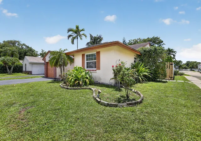 Homes for sale in Davie, FL | 13970 Oaklawn Pl, Davie, FL 33325 | MLS# B26029407