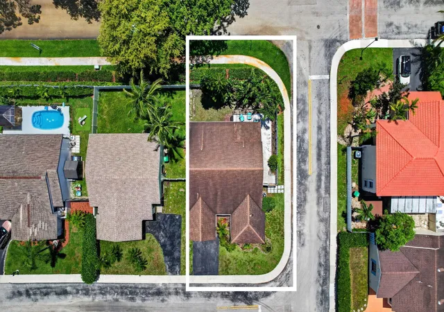 Homes for sale in Davie, FL | 13970 Oaklawn Pl, Davie, FL 33325 | MLS# B26029407