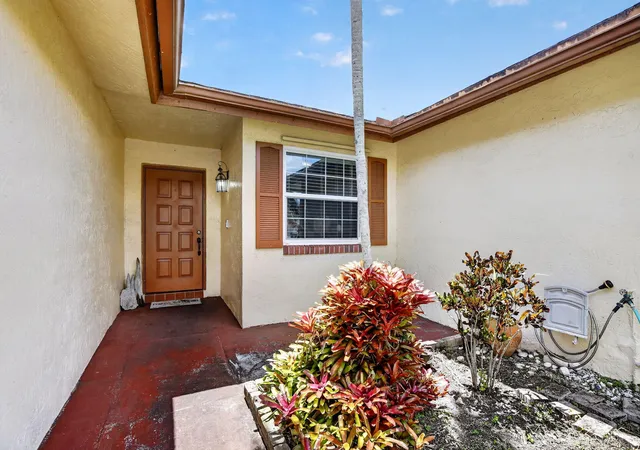 Homes for sale in Davie, FL | 13970 Oaklawn Pl, Davie, FL 33325 | MLS# B26029407