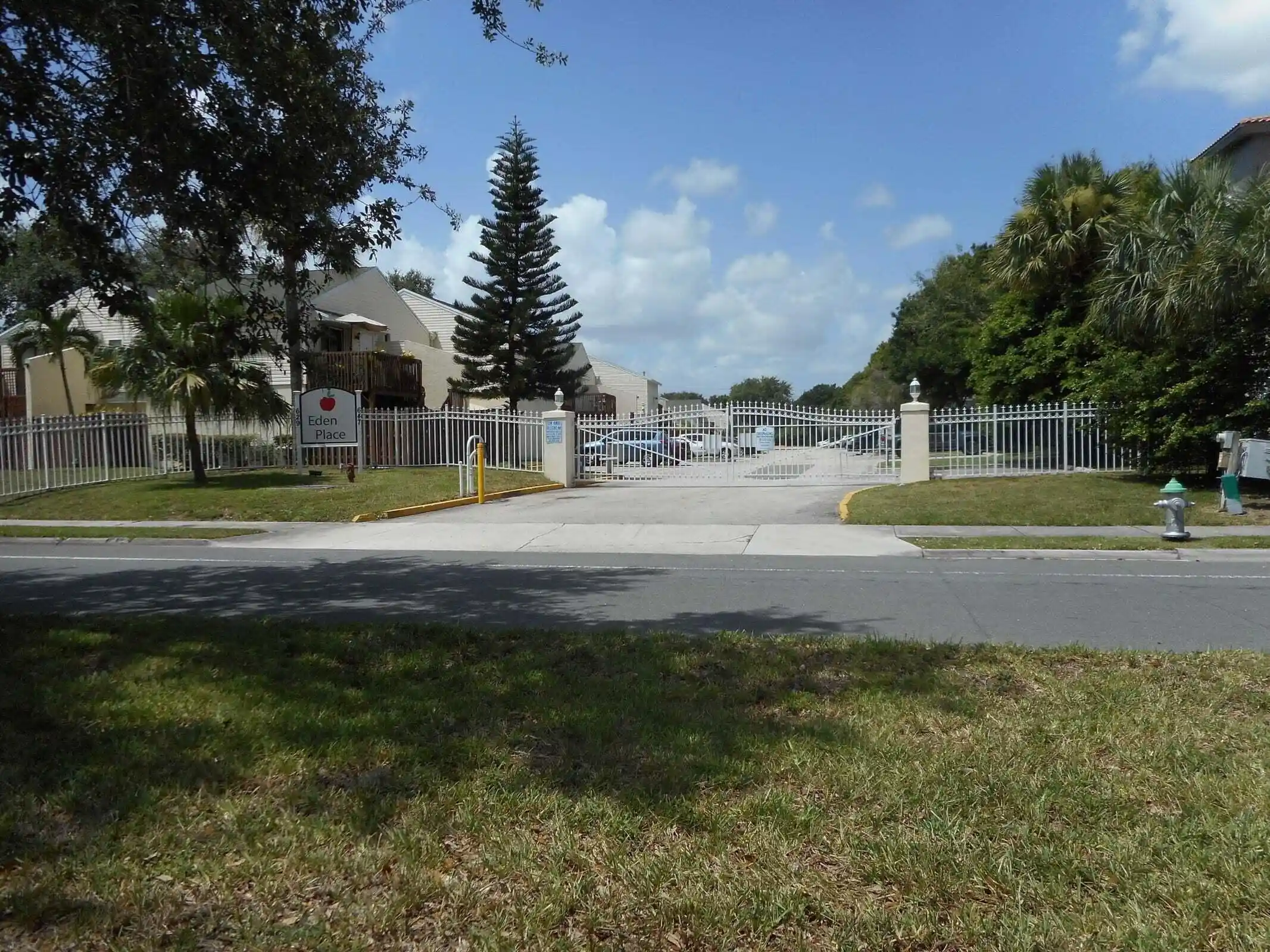 Photo 1 of Condo for sale at 639 Executive Ctr Dr #O-208, West Palm Beach, FL 33401 | MLS# B26029445 | Listing updated on 2026-09-23