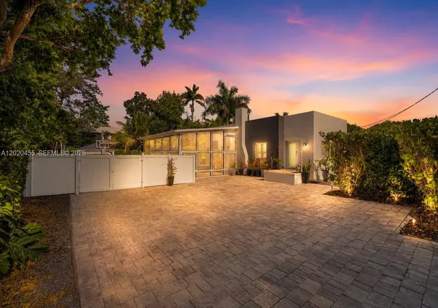 3rd image of 11144 Ne 8Th Ct, Biscayne Park, FL 33161 | MLS# A12020455