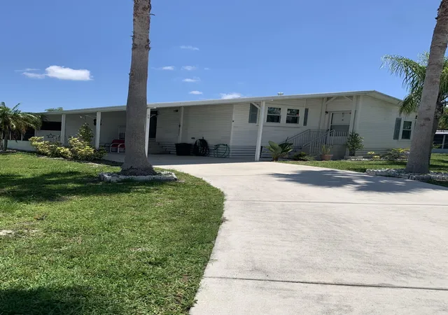 Homes for sale in Port Saint Lucie, FL | 9 Universidad Ln, Port Saint Lucie, FL 34952 | MLS# B26029561