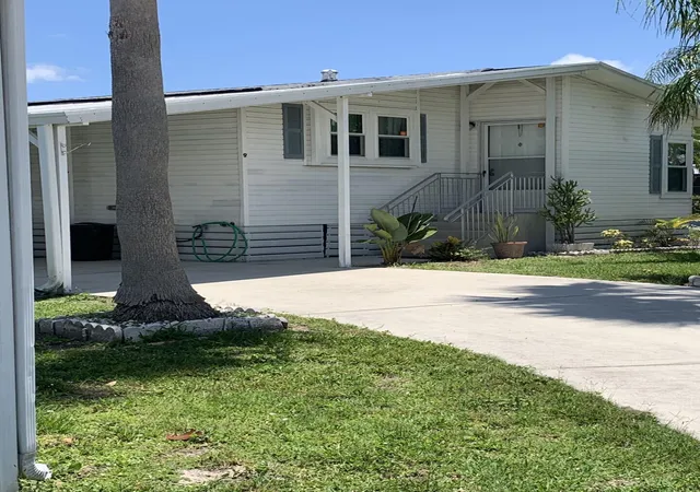 Homes for sale in Port Saint Lucie, FL | 9 Universidad Ln, Port Saint Lucie, FL 34952 | MLS# B26029561
