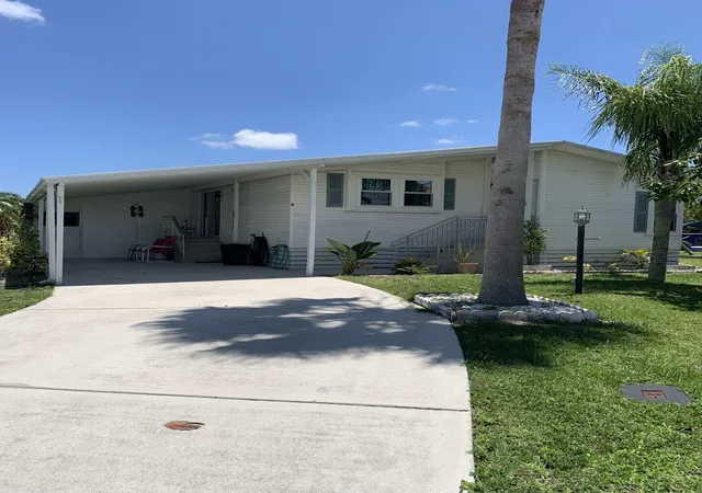 Homes for sale in Port Saint Lucie, FL | 9 Universidad Ln, Port Saint Lucie, FL 34952 | MLS# B26029561