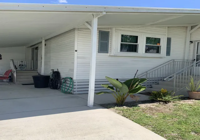Homes for sale in Port Saint Lucie, FL | 9 Universidad Ln, Port Saint Lucie, FL 34952 | MLS# B26029561