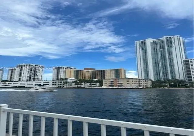 4th image of 800 Parkview Dr #406, Hallandale Beach, FL 33009 | MLS# A12020624