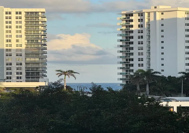 5th image of 800 Parkview Dr #406, Hallandale Beach, FL 33009 | MLS# A12020624
