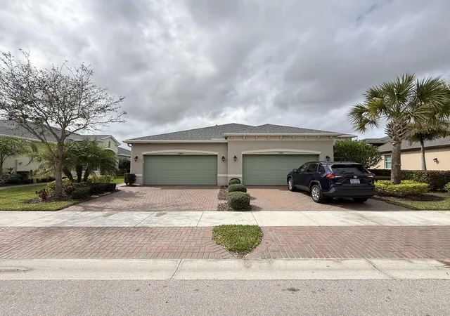 2nd image of 12845 Sw Lake Fern Cir, Port St Lucie, FL 34987 | MLS# B26029635