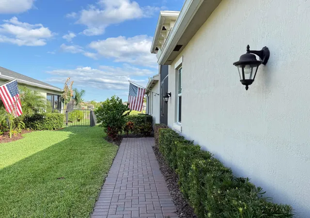4th image of 12845 Sw Lake Fern Cir, Port St Lucie, FL 34987 | MLS# B26029635
