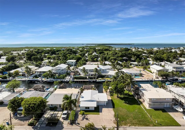 3rd image of 251 Azalea St, Plantation Key, FL 33070 | MLS# A12020648