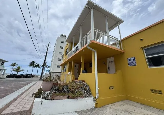 Listing Photo 5 - Condo for sale in building located at 300 Georgia St, Hollywood, FL 33019 - Unit #1-5