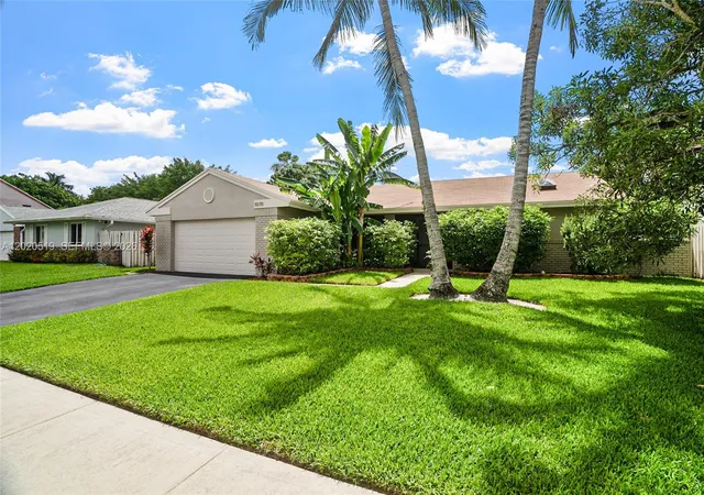 2nd image of 1070 Cedar Creek Wy, Davie, FL 33325 | MLS# A12020519