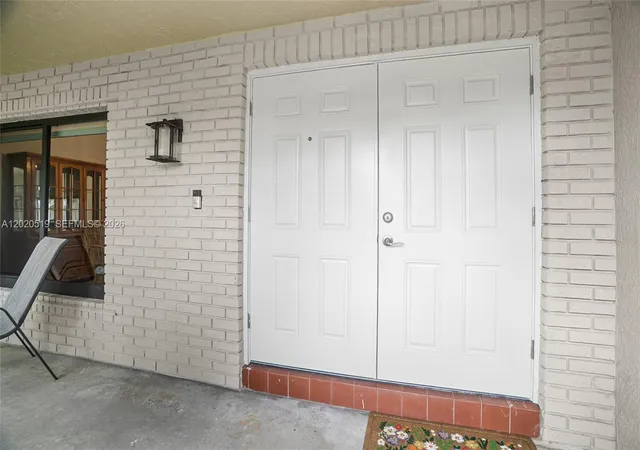 3rd image of 1070 Cedar Creek Wy, Davie, FL 33325 | MLS# A12020519