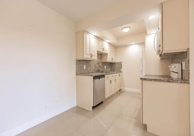Photo 2 of Condo for sale at 4302 Martinique Cir #H3, Coconut Creek, FL 33066 | MLS# B26029948 | Listing updated on 2026-09-23