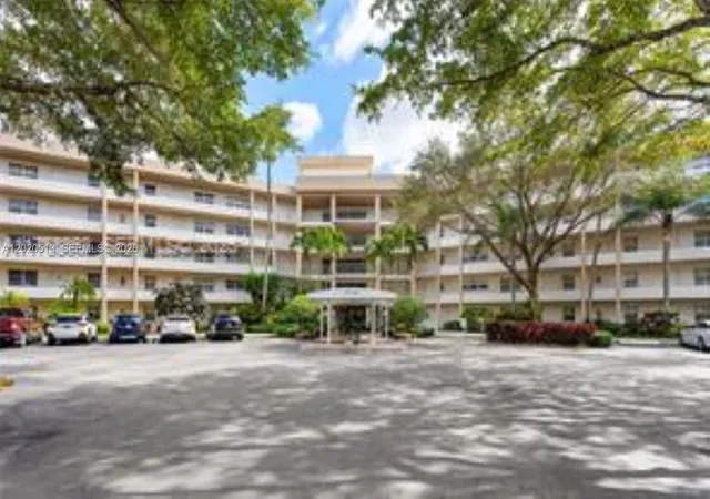 1st image of 3800 Oaks Clubhouse Dr #307, Pompano Beach, FL 33069 | MLS# A12020513