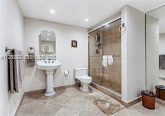 5th image of 3800 Oaks Clubhouse Dr #307, Pompano Beach, FL 33069 | MLS# A12020513