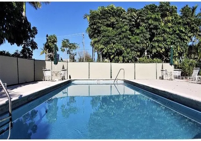 3rd image of 505 Spencer Dr #410, West Palm Beach, FL 33409 | MLS# B26029965