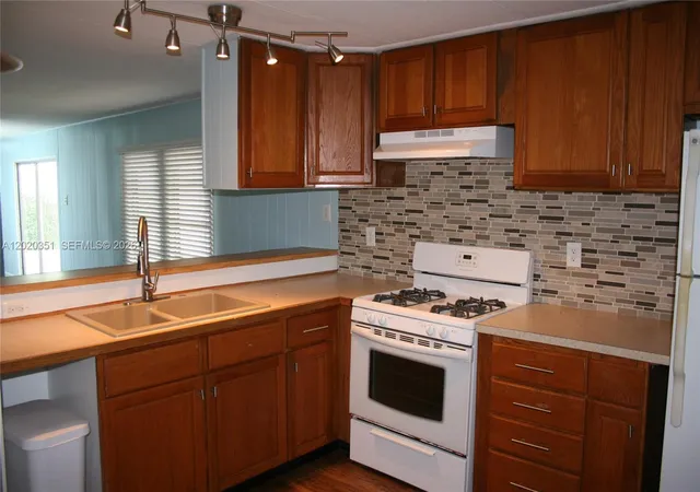 2nd image of 13 Old State Rd, Key Largo, FL 33037 | MLS# A12020351